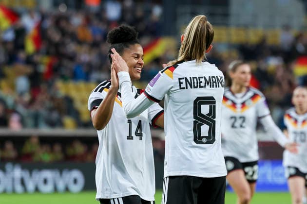 Vivien Endemann (Germany) bejubelt ihren Treffer zum 1:0 mit Shekiera Martinez (Germany), 2027 FIFA Women s World Cup Qualifier, Germany v Slovenia, Rudolf-Harbig-Stadion am 03. March 2026 in Dresden, Deutschland. (Foto von Marco Steinbrenner DeFodi Images) Vivien Endemann (Germany) celebrates after scoring her teams first goal with Shekiera Martinez (Germany), 2027 FIFA Women s World Cup Qualifier, Germany v Slovenia, Rudolf-Harbig-Stadion, March 3, 2026 in Dresden, Germany. (Photo by Marco Steinbrenner DeFodi Images) -