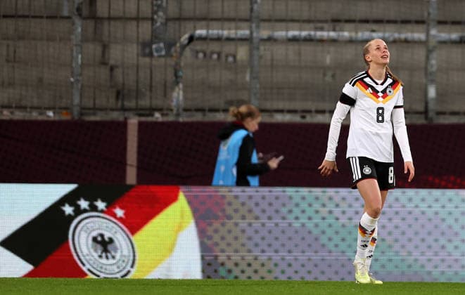 Vivien Endemann Torjubel 1-0 , WM-Qualifikation , Frauen-Nationalmannschaft , Deutschland-Slowenien , Fußball , in den Rudolf Harbig Stadion, in Dresden , Sachsen , Deutschland. März 03 , 2026 . Photo by: Davide Elias IPA Photo Pressefoto DENL Copyright: xDavidexEliasx