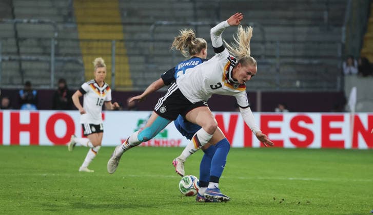 Zara Kramzar, Sara Agrez Zweikampf Spielszene Aktion Fußball Fussball FIFA WM Qualifikation in Dresden Länderspiel Nationalmannschaft DFB Damen 03.03.2026 Deutschland GER vs. Slowenien SLO DFL regulations prohibit any use of photographs as image sequences and or quasi-video.