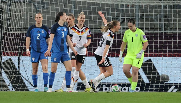Elisa Senß jubelt nach 2:0 Freude Emotion Jubel Fußball Fussball FIFA WM Qualifikation in Dresden Länderspiel Nationalmannschaft DFB Damen 03.03.2026 Deutschland GER vs. Slowenien SLO DFL regulations prohibit any use of photographs as image sequences and or quasi-video.