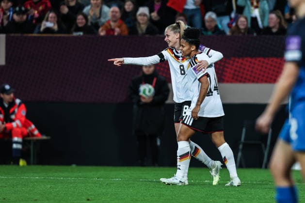 Fussball, WM-Qualifikation Europa (Frauen) Saison 2026 Liga A Gruppe 4 - 1.Spieltag Deutschland - Slowenien 03.03.2026, Rudolf-Harbig-Stadion Dresden Torjubel Deutschland nach dem Tor zum 1-0 durch Vivien Endemann (Deutschland, 8) die Spielerinnen freuen sich Dresden Rudolf-Harbig-Stadion Sachsen Deutschland