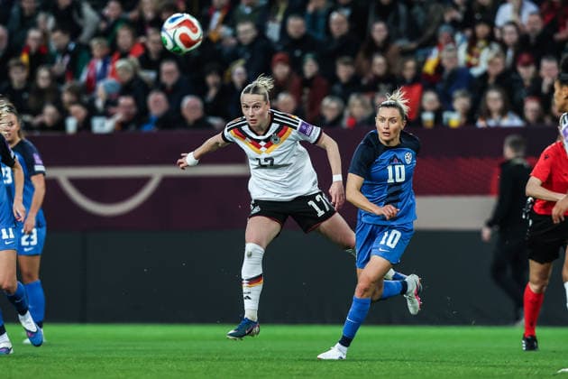 Fussball, WM-Qualifikation Europa (Frauen) Saison 2026 Liga A Gruppe 4 - 1.Spieltag Deutschland - Slowenien 03.03.2026, Rudolf-Harbig-Stadion Dresden Franziska Kett (Deutschland, 17) Domenika Conc (Slowenien, 10) Dresden Rudolf-Harbig-Stadion Sachsen Deutschland