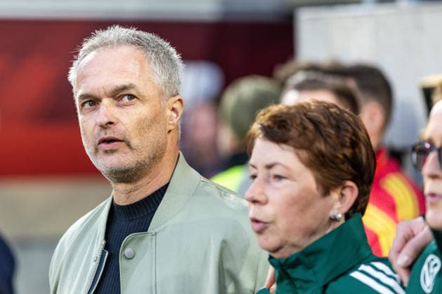 GER, UEFA-Qualifikation für die FIFA Frauenfussball-Weltmeisterschaft 2027, Deutschland - Slowenien. 03.03.2026, Rudolf-Harbig-Stadium, Dresden, GER, UEFA-Qualifikation für die FIFA Frauenfussball-Weltmeisterschaft 2027, Deutschland - Slowenien. Christian Wück, Bundestrainer (Deutschland) bei der Nationalhymne Â