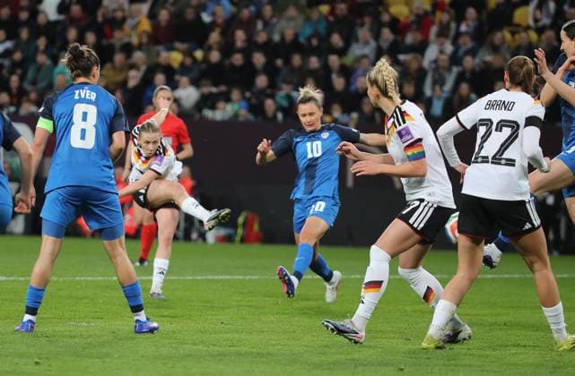 GER, Fussball, Frauen, WM Qualifikation, Deutschland - Slowenien 03.03.2026, Dresden, Rudolf-Harbig-Stadion, GER, WM Qualifikation, Frauen-Laenderspiel, Gruppenphase, Gruppe D, Spiel 1 von 6 Deutschland - Slowenien im Bild: Elisa Senss (Deutschland) erzielt das Tor zum 2:0 DFL regulations prohibit any use of photographs as image sequences and or quasi-video