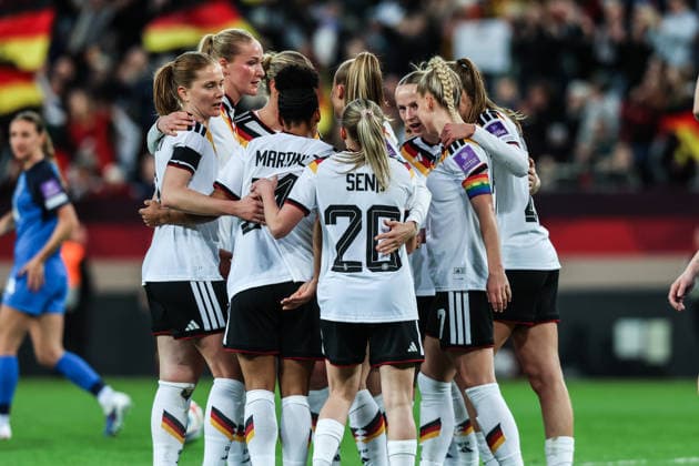 Fussball, WM-Qualifikation Europa (Frauen) Saison 2026 Liga A Gruppe 4 - 1.Spieltag Deutschland - Slowenien 03.03.2026, Rudolf-Harbig-Stadion Dresden Torjubel Deutschland nach dem Tor zum 2-0 durch Elisa Senß (Deutschland, 20), die Spielerinnen freuen sich Dresden Rudolf-Harbig-Stadion Sachsen Deutschland