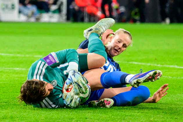 In the picture, from left: Ann-Katrin Berger (Germany), Zara Kramžar, Action, duels, fighting for the ball, GER, Dresden, World Cup Qualification, Women, Germany vs Slovenia, at Rudolf-Harbig Stadium Dresden, League A, Group A4, soccer, DFB, league phase, match day 1, DFB DFL REGULATIONS PROHIBIT ANY USE OF PHOTOGRAPHS AS IMAGE SEQUENCES AND OR QUASI-VIDEO, March 3, 2026 Copyright: HMBxMedia UwexKoch