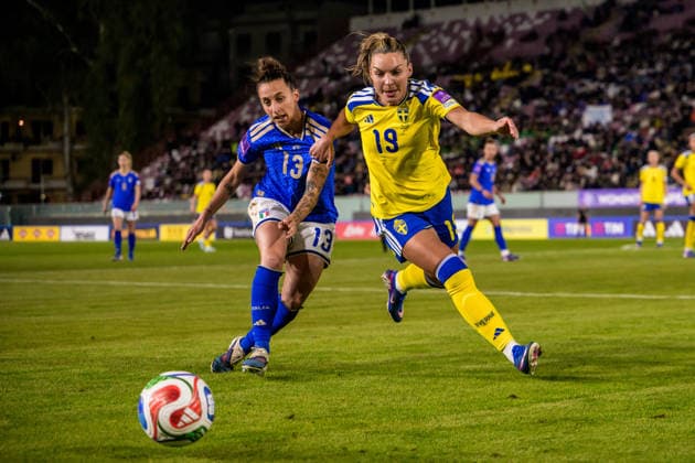 260303 Elisabetta Oliviero of Italy and Johanna Rytting Kaneryd of Sweden during the Women s FIFA World Cup, WM, Weltmeisterschaft, Fussball Qualifier football match between between Italy and Sweden on March 3, 2026 in Reggio Calabria. Photo: Ludvig Thunman BILDBYRAN kod LT LT0780 fotboll football soccer fotball vm-kval kval fifa womens world cup qualifier qualifier italien italy sverige sweden dam bbeng Copyright: LUDVIGxTHUNMAN BB260303LT026