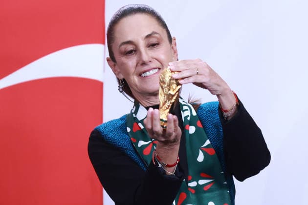 The FIFA World Cup, WM, Weltmeisterschaft, Fussball Trophy at Claudia Sheinbaum s press conference, PK, Pressekonferenz in Mexico MEXICO CITY, MEXICO - MARCH 03: Mexican President Claudia Sheinbaum poses with a replica of the FIFA World Cup Trophy after her daily press conference, at the National Palace, in Mexico City, Mexico on March 03, 2026. The FIFA World Cup Trophy continues its journey through Mexico as part of the official Trophy Tour. Daniel Cardenas Anadolu Mexico City Mexico. Editorial use only. Please get in touch for any other usage.  Copyright: x2026xAnadoluxDanielxCardenasx