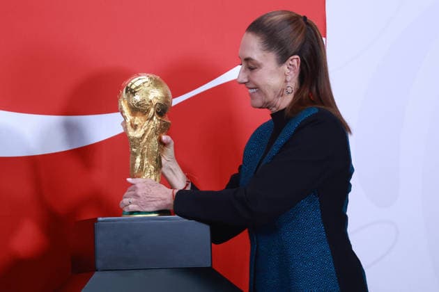 The FIFA World Cup, WM, Weltmeisterschaft, Fussball Trophy at Claudia Sheinbaum s press conference, PK, Pressekonferenz in Mexico MEXICO CITY, MEXICO - MARCH 03: Mexican President Claudia Sheinbaum poses with the FIFA World Cup Trophy after her daily press conference, at the National Palace, in Mexico City, Mexico on March 03, 2026. The FIFA World Cup Trophy continues its journey through Mexico as part of the official Trophy Tour. Daniel Cardenas Anadolu Mexico City Mexico. Editorial use only. Please get in touch for any other usage.  Copyright: x2026xAnadoluxDanielxCardenasx