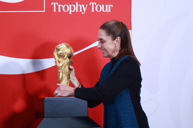The FIFA World Cup, WM, Weltmeisterschaft, Fussball Trophy at Claudia Sheinbaum s press conference, PK, Pressekonferenz in Mexico MEXICO CITY, MEXICO - MARCH 03: Mexican President Claudia Sheinbaum poses with the FIFA World Cup Trophy after her daily press conference, at the National Palace, in Mexico City, Mexico on March 03, 2026. The FIFA World Cup Trophy continues its journey through Mexico as part of the official Trophy Tour. Daniel Cardenas Anadolu Mexico City Mexico. Editorial use only. Please get in touch for any other usage.  Copyright: x2026xAnadoluxDanielxCardenasx