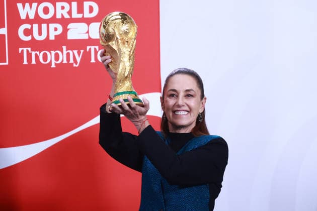 The FIFA World Cup, WM, Weltmeisterschaft, Fussball Trophy at Claudia Sheinbaum s press conference, PK, Pressekonferenz in Mexico MEXICO CITY, MEXICO - MARCH 03: Mexican President Claudia Sheinbaum poses with the FIFA World Cup Trophy after her daily press conference, at the National Palace, in Mexico City, Mexico on March 03, 2026. The FIFA World Cup Trophy continues its journey through Mexico as part of the official Trophy Tour. Daniel Cardenas Anadolu Mexico City Mexico. Editorial use only. Please get in touch for any other usage.  Copyright: x2026xAnadoluxDanielxCardenasx