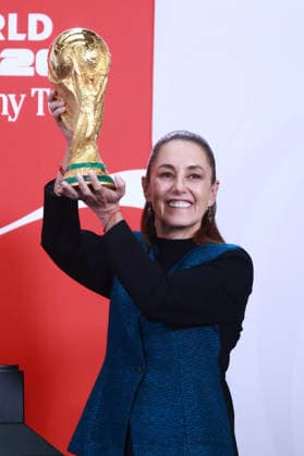 The FIFA World Cup, WM, Weltmeisterschaft, Fussball Trophy at Claudia Sheinbaum s press conference, PK, Pressekonferenz in Mexico MEXICO CITY, MEXICO - MARCH 03: Mexican President Claudia Sheinbaum poses with the FIFA World Cup Trophy after her daily press conference, at the National Palace, in Mexico City, Mexico on March 03, 2026. The FIFA World Cup Trophy continues its journey through Mexico as part of the official Trophy Tour. Daniel Cardenas Anadolu Mexico City Mexico. Editorial use only. Please get in touch for any other usage.  Copyright: x2026xAnadoluxDanielxCardenasx