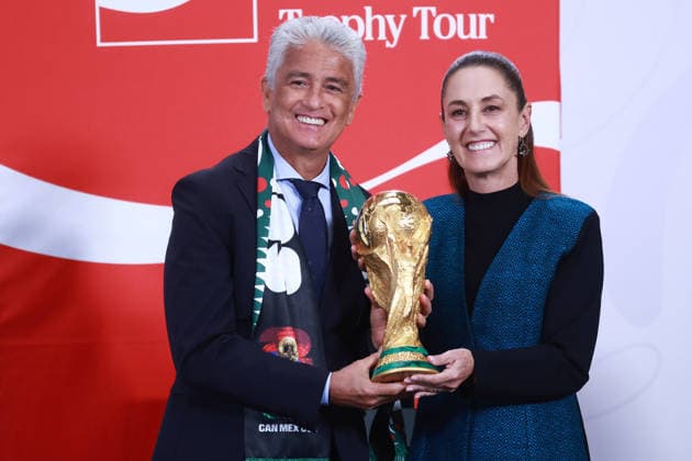 The FIFA World Cup, WM, Weltmeisterschaft, Fussball Trophy at Claudia Sheinbaum s press conference, PK, Pressekonferenz in Mexico MEXICO CITY, MEXICO - MARCH 03: Brazil s former football star Jose Roberto Gama de Oliveira Bebeto (L) and Mexican President Claudia Sheinbaum pose with the FIFA World Cup Trophy after her daily press conference, at the National Palace, in Mexico City, Mexico on March 03, 2026. The FIFA World Cup Trophy continues its journey through Mexico as part of the official Trophy Tour. Daniel Cardenas Anadolu Mexico City Mexico. Editorial use only. Please get in touch for any other usage.  Copyright: x2026xAnadoluxDanielxCardenasx