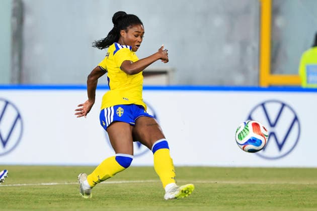 REGGIO CALABRIA, ITALIEN 20260303 Sveriges Monica Jusu Bah med skott pa mal under VM-kvalmatchen mellan Italien och Sverige pa Stadio Oreste Granillo i Reggio Calabria.
