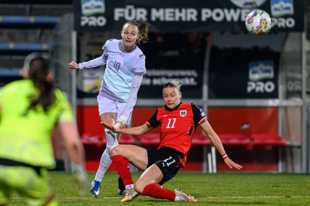 260303 Caroline Graham Hansen of Norway and Sophie Hillebrand of Austria during the FIFA Women s World Cup Qualifier football match between Austria and Norway on March 3, 2026 in Vienna. Photo: Marius Simensen BILDBYRAN COP 238 MM0059 bbeng dam vm-kval vm-kvalifisering kvinner vm-kvalik football fotball fotboll landskamp soccer FIFA World Cup, WM, Weltmeisterschaft, Fussball qualifier norge norway austria osterrike Copyright: MARIUSxSIMENSEN BB260303BB213
