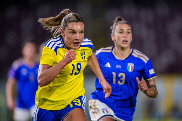 260303 Johanna Rytting Kaneryd of Sweden and Elisabetta Oliviero of Italy during the Women s FIFA World Cup, WM, Weltmeisterschaft, Fussball Qualifier football match between between Italy and Sweden on March 3, 2026 in Reggio Calabria. Photo: Ludvig Thunman BILDBYRAN kod LT LT0780 fotboll football soccer fotball vm-kval kval fifa womens world cup qualifier qualifier italien italy sverige sweden dam bbeng Copyright: LUDVIGxTHUNMAN BB260303LT049