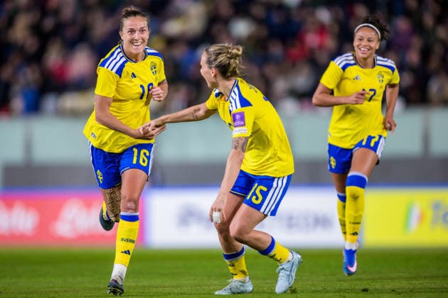 260303 Filippa Angeldahl, Julia Zigiotti Olme and Felicia Schröder of Sweden celebrate after 0-1 during the Women s FIFA World Cup, WM, Weltmeisterschaft, Fussball Qualifier football match between between Italy and Sweden on March 3, 2026 in Reggio Calabria. Photo: Ludvig Thunman BILDBYRAN kod LT LT0780 fotboll football soccer fotball vm-kval kval fifa womens world cup qualifier qualifier italien italy sverige sweden dam bbeng jubel Copyright: LUDVIGxTHUNMAN BB260303LT054