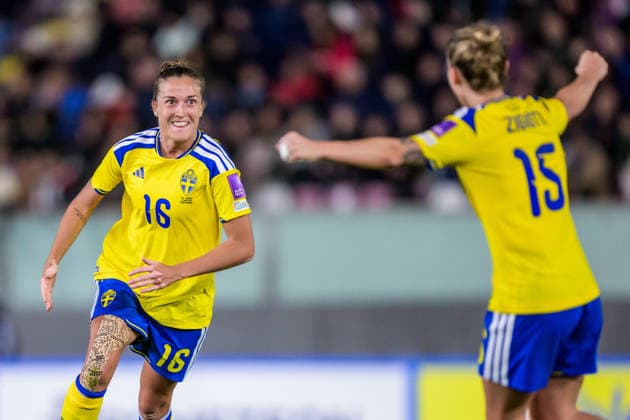 260303 Filippa Angeldahl and Julia Zigiotti Olme of Sweden celebrate after 0-1 during the Women s FIFA World Cup, WM, Weltmeisterschaft, Fussball Qualifier football match between between Italy and Sweden on March 3, 2026 in Reggio Calabria. Photo: Ludvig Thunman BILDBYRAN kod LT LT0780 fotboll football soccer fotball vm-kval kval fifa womens world cup qualifier qualifier italien italy sverige sweden dam bbeng jubel Copyright: LUDVIGxTHUNMAN BB260303LT055