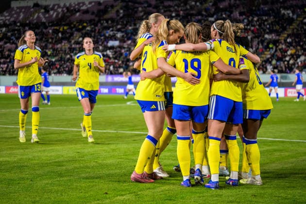 260303 Filippa Angeldahl of Sweden celebrate with teammates after 0-1 during the Women s FIFA World Cup, WM, Weltmeisterschaft, Fussball Qualifier football match between between Italy and Sweden on March 3, 2026 in Reggio Calabria. Photo: Ludvig Thunman BILDBYRAN kod LT LT0780 fotboll football soccer fotball vm-kval kval fifa womens world cup qualifier qualifier italien italy sverige sweden dam bbeng jubel Copyright: LUDVIGxTHUNMAN BB260303LT056