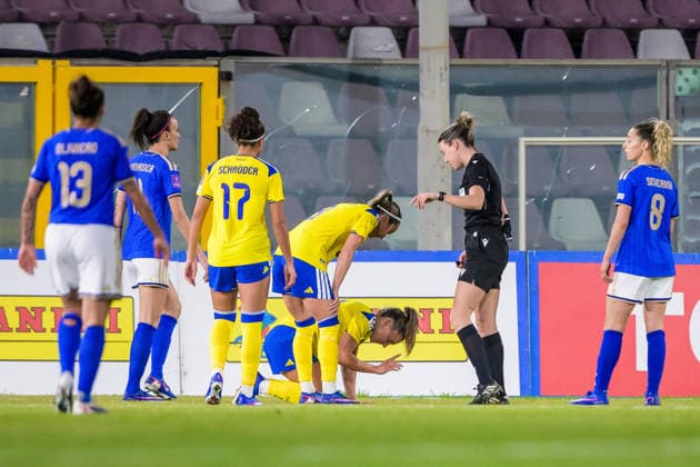 260303 Johanna Rytting Kaneryd of Sweden in pain during the Women s FIFA World Cup, WM, Weltmeisterschaft, Fussball Qualifier football match between between Italy and Sweden on March 3, 2026 in Reggio Calabria. Photo: Ludvig Thunman BILDBYRAN kod LT LT0780 fotboll football soccer fotball vm-kval kval fifa womens world cup qualifier qualifier italien italy sverige sweden dam bbeng Copyright: LUDVIGxTHUNMAN BB260303LT062