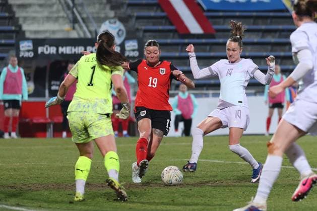 03. MÄRZ 2026 SOCCER UEFA WOMEN S EUROPEAN QUALIFIERS, Austria (W) vs Norwegen (W) Manuela Zinsberger (Austria) and Verena Hanshaw (Austria) and Ada Hegerberg (Norwegen) (C) MÖDLING MÖDLING, AUSTRIA DATENPOL ARENA DATENPOL ARENA AUSTRIA
