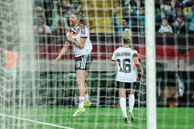 Fussball, WM-Qualifikation Europa (Frauen) Saison 2026 Liga A Gruppe 4 - 1.Spieltag Deutschland - Slowenien 03.03.2026, Rudolf-Harbig-Stadion Dresden Torjubel Deutschland nach dem Tor zum 4-0 durch Larissa Mühlhaus (Deutschland, 15) Dresden Rudolf-Harbig-Stadion Sachsen Deutschland