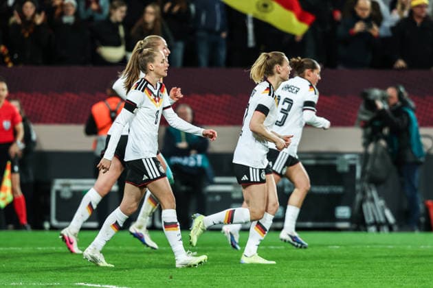 Fussball, WM-Qualifikation Europa (Frauen) Saison 2026 Liga A Gruppe 4 - 1.Spieltag Deutschland - Slowenien 03.03.2026, Rudolf-Harbig-Stadion Dresden Torjubel Deutschland nach dem Tor zum 4-0 durch Larissa Mühlhaus (Deutschland, 15) Dresden Rudolf-Harbig-Stadion Sachsen Deutschland