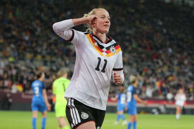 03.03.2026 Fußball Frauen 2025 2026 WM-Qualifikation Europa 1. Spieltag Deutschland - Slowenien Rudolf-Harbig-Stadion Dresden Lea Schüller (Deutschland, 11, weiß) jubelt nach ihrem Treffer zum 5:0. Dresden Sachsen Deutschland
