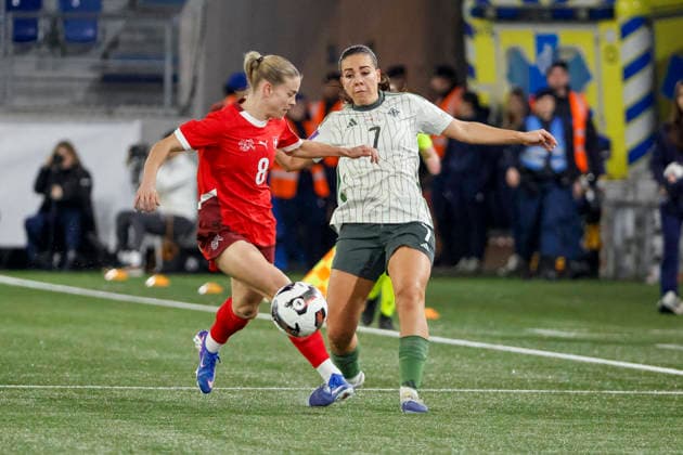 Nadine Riesen (Schweiz, 08) und Ellie Mason (Nordirland, 07) im Zweikampf , Schweiz, Fussball, UEFA WM-Qualifikation Frauen, Gruppe B 2, Schweiz vs. Nordirland, 03.03.2026, Lausanne Stade de la Tuiliere Schweiz Copyright: xGrantxHubbsx