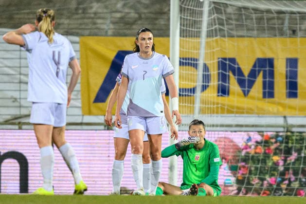 260303 Ingrid Syrstad Engen and goalkeeper Cecilie Haustaker Fiskerstrand of Norway look dejected during the FIFA Women s World Cup Qualifier football match between Austria and Norway on March 3, 2026 in Vienna. Photo: Marius Simensen BILDBYRAN COP 238 MM0059 bbeng dam vm-kval vm-kvalifisering kvinner vm-kvalik football fotball fotboll landskamp soccer FIFA World Cup, WM, Weltmeisterschaft, Fussball qualifier norge norway austria osterrike depp Copyright: MARIUSxSIMENSEN BB260303BB238