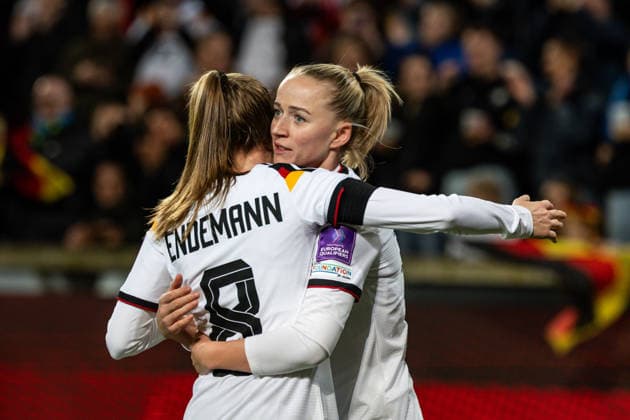 GER, UEFA-Qualifikation für die FIFA Frauenfussball-Weltmeisterschaft 2027, Deutschland - Slowenien. 03.03.2026, Rudolf-Harbig-Stadium, Dresden, GER, UEFA-Qualifikation für die FIFA Frauenfussball-Weltmeisterschaft 2027, Deutschland - Slowenien. Lea Schüller (Deutschland 11) jubelt mit Vivien Endemann (Deutschland 8) Â