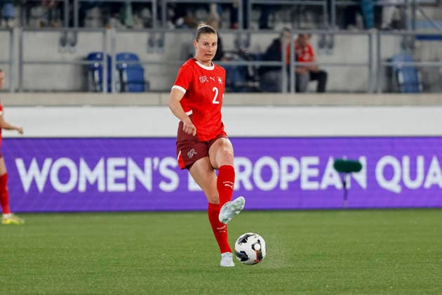 Julia Stierli (Schweiz, 02) mit einem Pass , Schweiz, Fussball, UEFA WM-Qualifikation Frauen, Gruppe B 2, Schweiz vs. Nordirland, 03.03.2026, Lausanne Stade de la Tuiliere Schweiz Copyright: xGrantxHubbsx