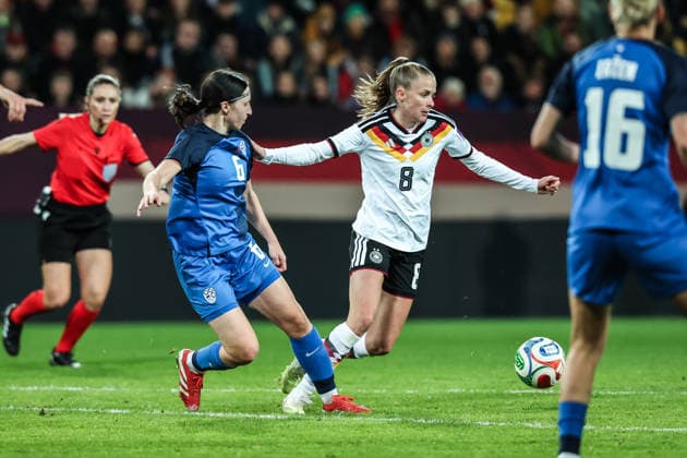 Fussball, WM-Qualifikation Europa (Frauen) Saison 2026 Liga A Gruppe 4 - 1.Spieltag Deutschland - Slowenien 03.03.2026, Rudolf-Harbig-Stadion Dresden Vivien Endemann (Deutschland, 8) Dresden Rudolf-Harbig-Stadion Sachsen Deutschland