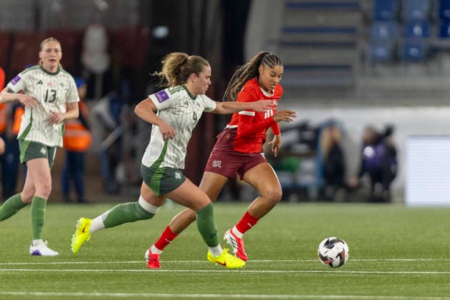 03 03 2026, Lausanne, Stade de la Tuiliere, Switzerland - Northern Ireland: World Cup Women s European Qualifiers, Sydney Schertenleib of Switzerland battles for the ball with Brenna McPartlan of Northern Ireland Lausanne Stade de la Tuiliere Vaud Switzerland Copyright: xJustPictures.ch PascalxKesselmarkx jp-en-PaKe-_62A0569