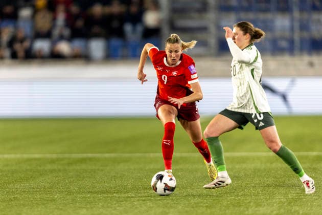 03 03 2026, Lausanne, Stade de la Tuiliere, Switzerland - Northern Ireland: World Cup Women s European Qualifiers, Ana-Maria CrnogorÄeviÄ‡ of Switzerland battles for the ball with Caragh Hamilton of Northern Ireland Lausanne Stade de la Tuiliere Vaud Switzerland Copyright: xJustPictures.ch PascalxKesselmarkx jp-en-PaKe-_62A0606