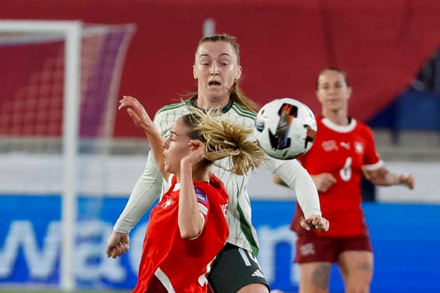Lauren Wade (Nordirland, 14) und Nadine Riesen (Schweiz, 08) im Zweikampf , Schweiz, Fussball, UEFA WM-Qualifikation Frauen, Gruppe B 2, Schweiz vs. Nordirland, 03.03.2026, Lausanne Stade de la Tuiliere Schweiz Copyright: xGrantxHubbsx