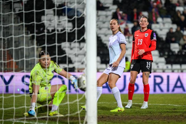 260303 Lisa Naalsund of Norway scores the 0-1 goal behind goalkeeper Mariella El Sherif and Verena Hanshaw of Austria during the FIFA Women s World Cup Qualifier football match between Austria and Norway on March 3, 2026 in Vienna. Photo: Marius Simensen BILDBYRAN COP 238 MM0059 bbeng dam vm-kval vm-kvalifisering kvinner vm-kvalik football fotball fotboll landskamp soccer FIFA World Cup, WM, Weltmeisterschaft, Fussball qualifier norge norway austria osterrike jubel depp Copyright: MARIUSxSIMENSEN BB260303BB248