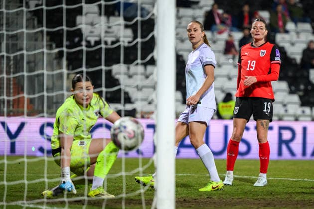 260303 Lisa Naalsund of Norway scores the 0-1 goal behind goalkeeper Mariella El Sherif and Verena Hanshaw of Austria during the FIFA Women s World Cup Qualifier football match between Austria and Norway on March 3, 2026 in Vienna. Photo: Marius Simensen BILDBYRAN COP 238 MM0059 bbeng dam vm-kval vm-kvalifisering kvinner vm-kvalik football fotball fotboll landskamp soccer FIFA World Cup, WM, Weltmeisterschaft, Fussball qualifier norge norway austria osterrike jubel depp Copyright: MARIUSxSIMENSEN BB260303BB249