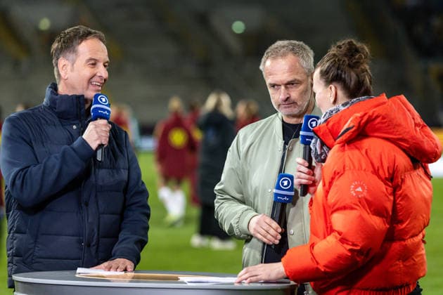 GER, UEFA-Qualifikation für die FIFA Frauenfussball-Weltmeisterschaft 2027, Deutschland - Slowenien. 03.03.2026, Rudolf-Harbig-Stadium, Dresden, GER, UEFA-Qualifikation für die FIFA Frauenfussball-Weltmeisterschaft 2027, Deutschland - Slowenien. Christian Wück, Bundestrainer (Deutschland) im Interview mit Claus Kufen, ARD und Almuth Schult, ARD-Expertin Â