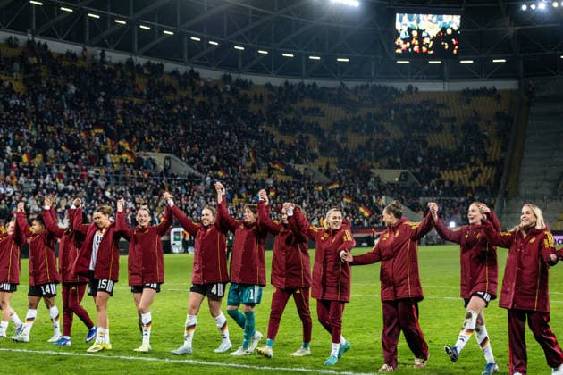 GER, UEFA-Qualifikation für die FIFA Frauenfussball-Weltmeisterschaft 2027, Deutschland - Slowenien. 03.03.2026, Rudolf-Harbig-Stadium, Dresden, GER, UEFA-Qualifikation für die FIFA Frauenfussball-Weltmeisterschaft 2027, Deutschland - Slowenien. Team Deutschland jubelt nach dem Sieg Â