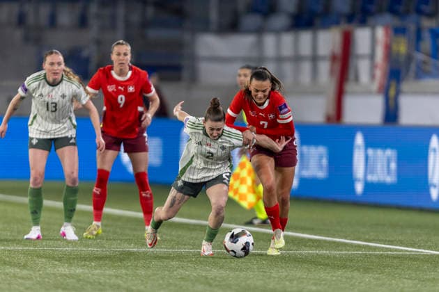 03 03 2026, Lausanne, Stade de la Tuiliere, Switzerland - Northern Ireland: World Cup Women s European Qualifiers, Riola Xhemaili of Switzerland battles for the ball with Rebecca McKenna of Northern Ireland Lausanne Stade de la Tuiliere Vaud Switzerland Copyright: xJustPictures.ch PascalxKesselmarkx jp-en-PaKe-_62A0427