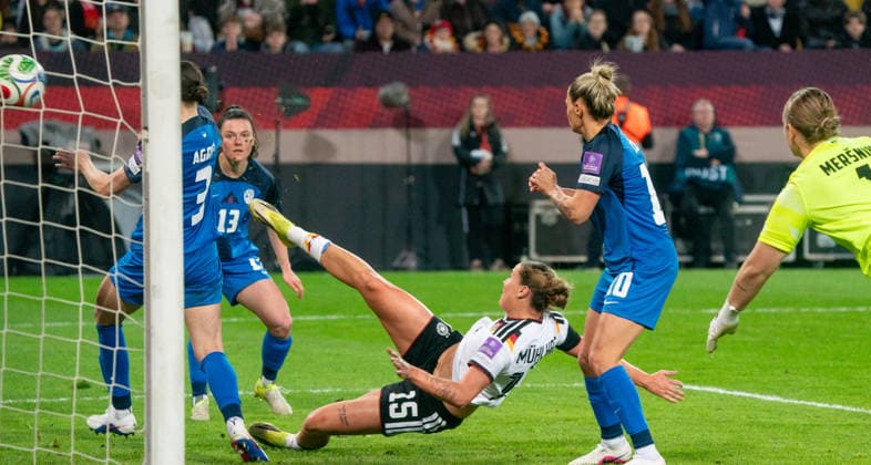 3.3..2026, Fußball, GER, Frauen, WM-Qualifikation, 1. Spieltag, Deutschland - Slowenien, Larissa Mühlhaus (Deutschland, 3.v.re.) erzielt hier den Treffer zum 4:0. Dresden Rudolf-Harbig-Stadion Sachsen Deutschland