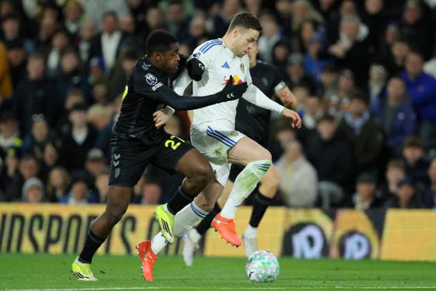 Leeds United v Sunderland - Premier League Noah Sadiki of Sunderland and Gabriel Gudmundsson of Leeds United challenge during the Premier League match between Leeds United and Sunderland at Elland Road on March 3, 2026 in Leeds, England. WARNING! This Photograph May Only Be Used For Newspaper And Or Magazine Editorial Purposes. May Not Be Used For Publications Involving 1 player, 1 Club Or 1 Competition Without Written Authorisation From Football DataCo Ltd. For Any Queries, Please Contact Football DataCo Ltd on +44 (0) 207 864 9121 Leeds Elland Road England United Kingdom Copyright: xAllstarxPicturexLibraryxLtdx