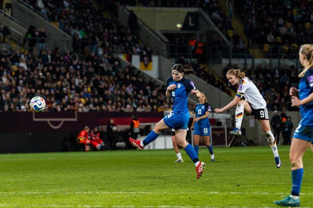 GER, UEFA-Qualifikation für die FIFA Frauenfussball-Weltmeisterschaft 2027, Deutschland - Slowenien. 03.03.2026, Rudolf-Harbig-Stadium, Dresden, GER, UEFA-Qualifikation für die FIFA Frauenfussball-Weltmeisterschaft 2027, Deutschland - Slowenien. Sjoeke Nüsken (Deutschland 9) Einzelaktion Aktion Â