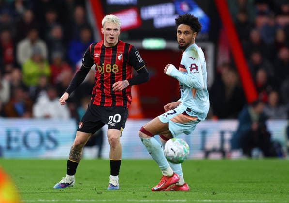 Bournemouth, England, 3rd March 2026. Ãlex JimÃ nez of Bournemouth and Kevin Schade of Brentford challenge for the ball during the AFC Bournemouth vs Brentford Premier League match at the Vitality Stadium, Bournemouth. Picture credit should read: Paul Terry Sportimage EDITORIAL USE ONLY. No use with unauthorised audio, video, data, fixture lists, club league logos or live services. Online in-match use limited to 120 images, no video emulation. No use in betting, games or single club league player publications. SPI_012_PT_Bournemouth_Brentford SPI-4572-0012