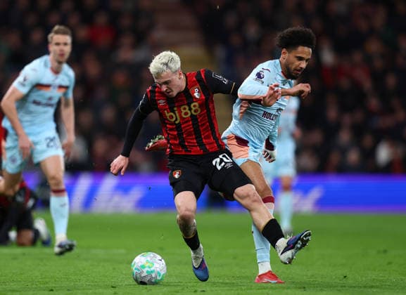 Bournemouth, England, 3rd March 2026. Ãlex JimÃ nez of Bournemouth and Kevin Schade of Brentford challenge for the ball during the AFC Bournemouth vs Brentford Premier League match at the Vitality Stadium, Bournemouth. Picture credit should read: Paul Terry Sportimage EDITORIAL USE ONLY. No use with unauthorised audio, video, data, fixture lists, club league logos or live services. Online in-match use limited to 120 images, no video emulation. No use in betting, games or single club league player publications. SPI_014_PT_Bournemouth_Brentford SPI-4572-0014