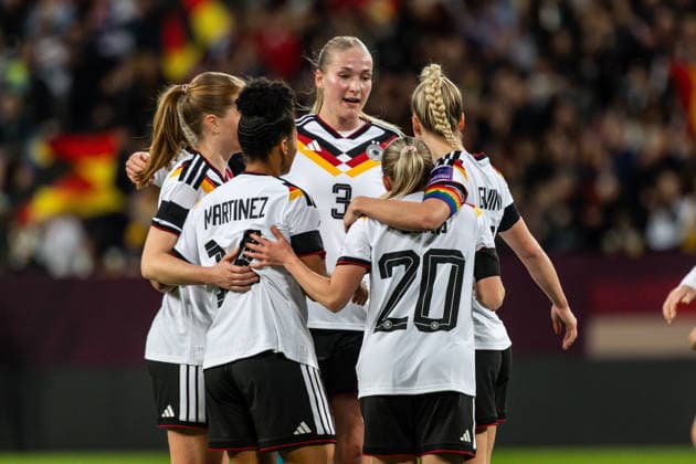 GER, UEFA-Qualifikation für die FIFA Frauenfussball-Weltmeisterschaft 2027, Deutschland - Slowenien. 03.03.2026, Rudolf-Harbig-Stadium, Dresden, GER, UEFA-Qualifikation für die FIFA Frauenfussball-Weltmeisterschaft 2027, Deutschland - Slowenien. Shekiera Martinez (Deutschland 14), Elisa Senß (Deutschland 20) jubeln Â