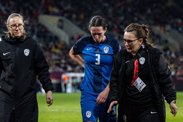GER, UEFA-Qualifikation für die FIFA Frauenfussball-Weltmeisterschaft 2027, Deutschland - Slowenien. 03.03.2026, Rudolf-Harbig-Stadium, Dresden, GER, UEFA-Qualifikation für die FIFA Frauenfussball-Weltmeisterschaft 2027, Deutschland - Slowenien. Sara AgreÅ¾ (Slowenien 3) geht verletzt vom Platz Â