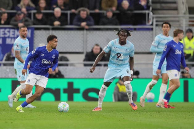 Everton v Burnley, Premier League Iliman Ndiaye of Everton and Lesley Ugochukwu of Burnley during the Premier League match between Everton and Burnley at Hill Dickinson Stadium, Liverpool, UK on 3 March 2026. Liverpool Hill Dickinson Stadium Merseyside UK Editorial use only DataCo restrictions apply See www.football-dataco.com , Copyright: xAlunxRobertsx PSI-23829-0053