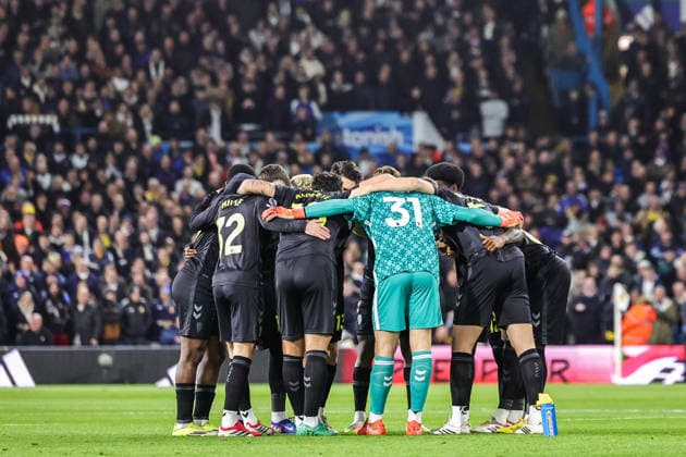 Leeds United v Sunderland - Premier League Sunderland have a team huddle before the game during the Premier League match between Leeds United and Sunderland at Elland Road in Leeds, United Kingdom, on March 3, 2026. Leeds West Yorkshire United Kingdom  Copyright: xNewsxImagesx originalFilename:cosgrove-premierl260303_np70E.jpg